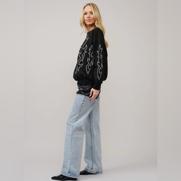 NEW blue b Black & White Cowboy Stitch Embroidered Relaxed Fit Comfy Sweatshirt - Picture 4 of 5